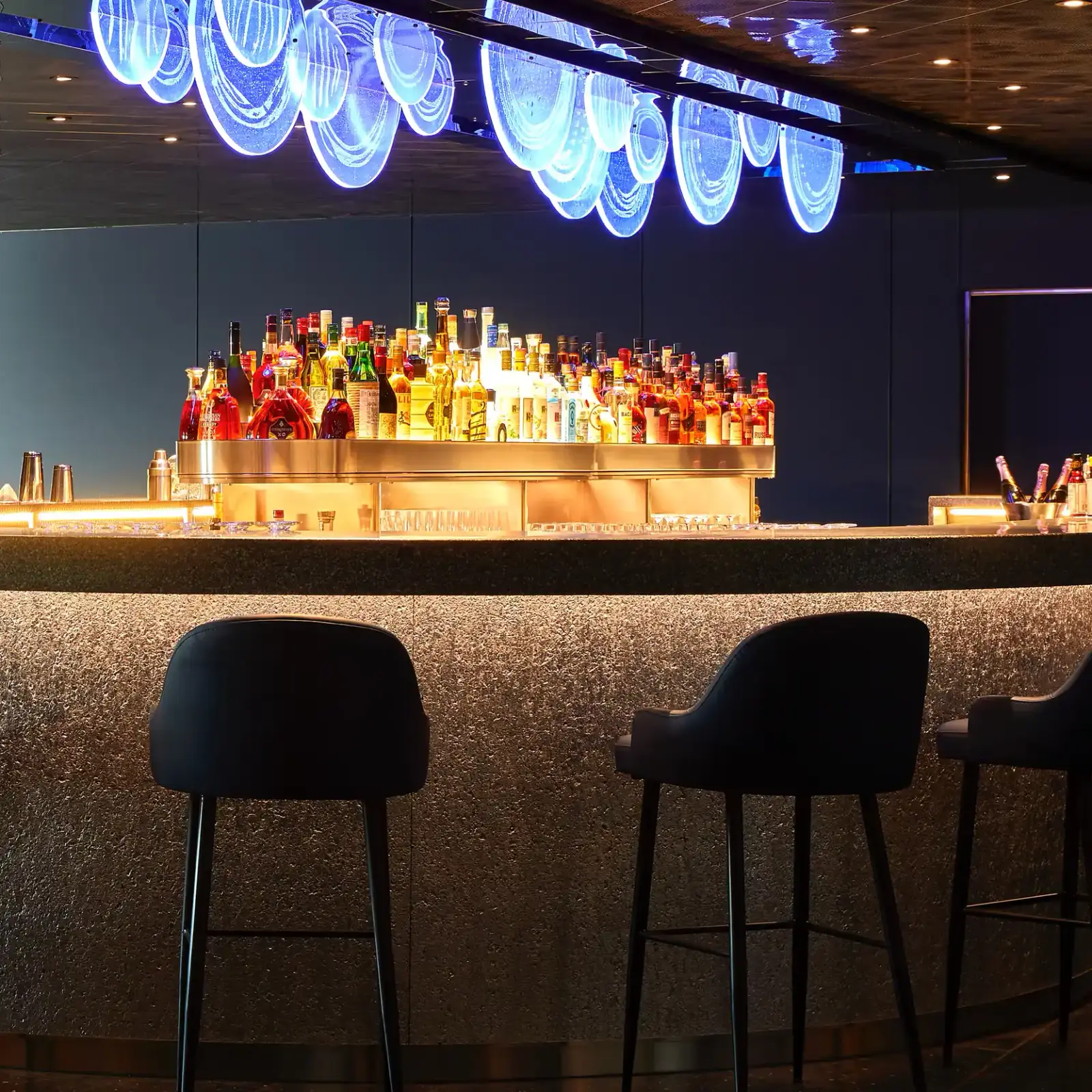 Bar On the Rocks